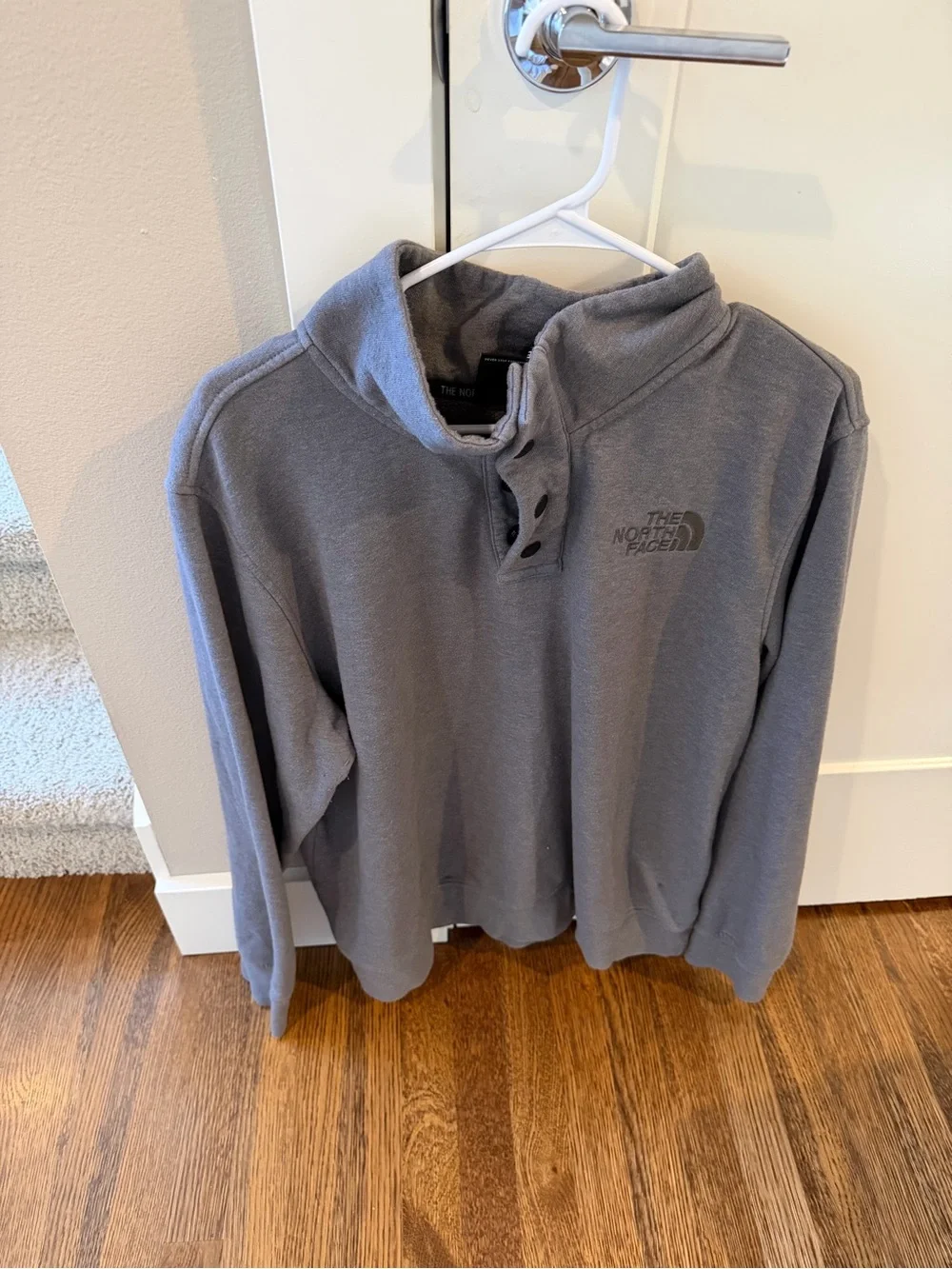 The North Face Men's Gray Zip-Up Fleece Pullover